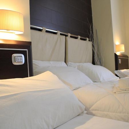 Hotel Ferdinando II Наполи Екстериор снимка