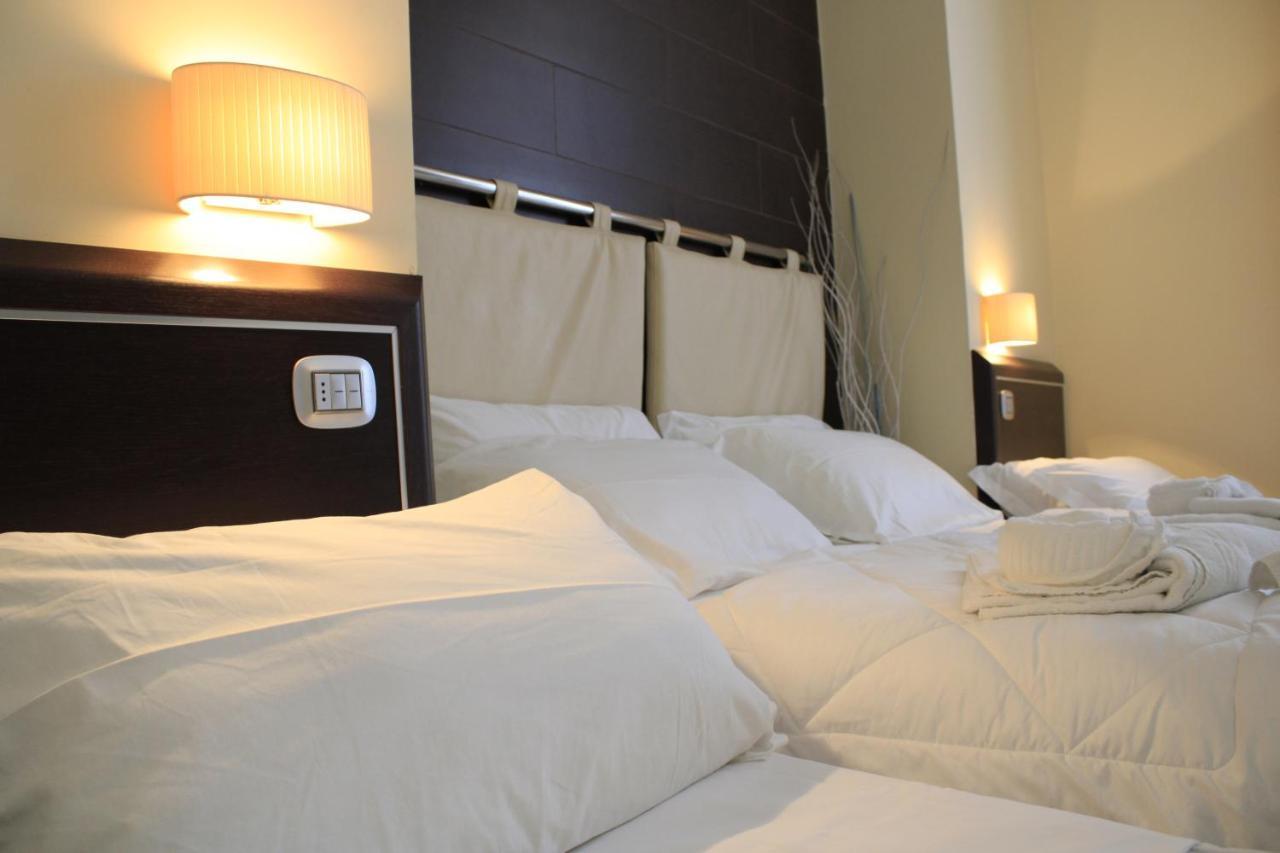 Hotel Ferdinando II Наполи Екстериор снимка