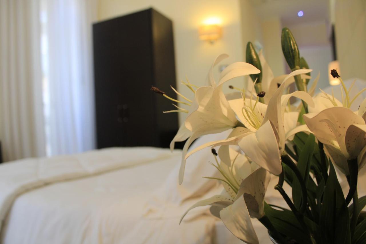 Hotel Ferdinando II Наполи Екстериор снимка
