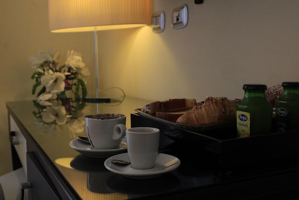 Hotel Ferdinando II Наполи Екстериор снимка