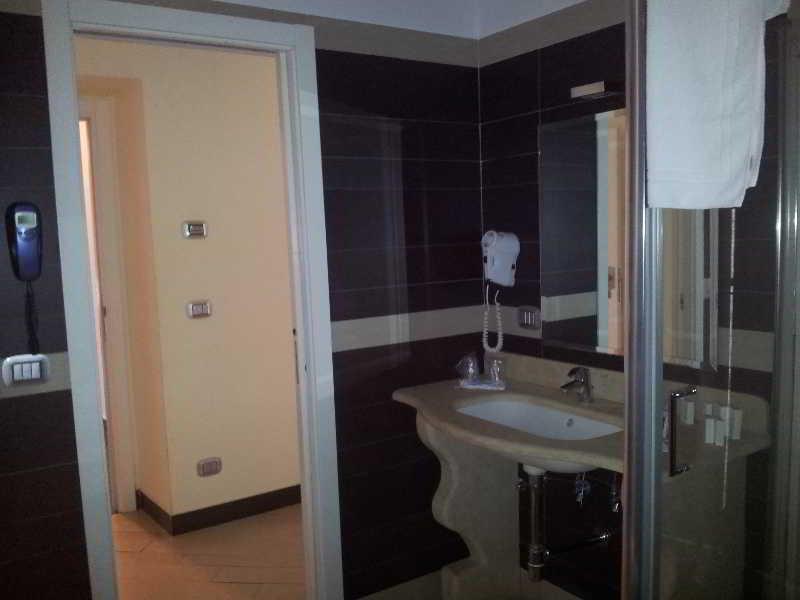 Hotel Ferdinando II Наполи Екстериор снимка